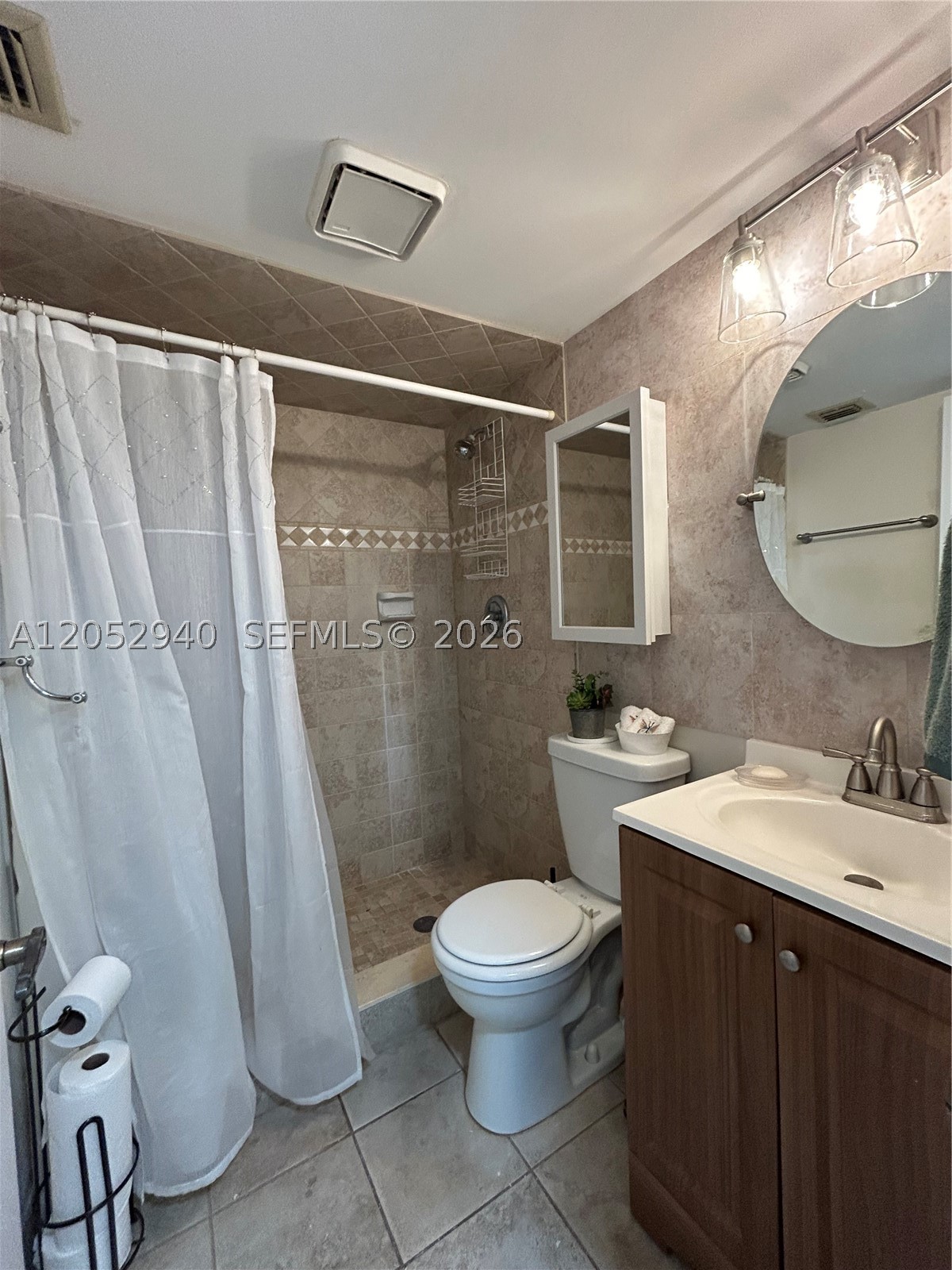 VILLAS AT CARRIAGE HILLS - Residential Lease