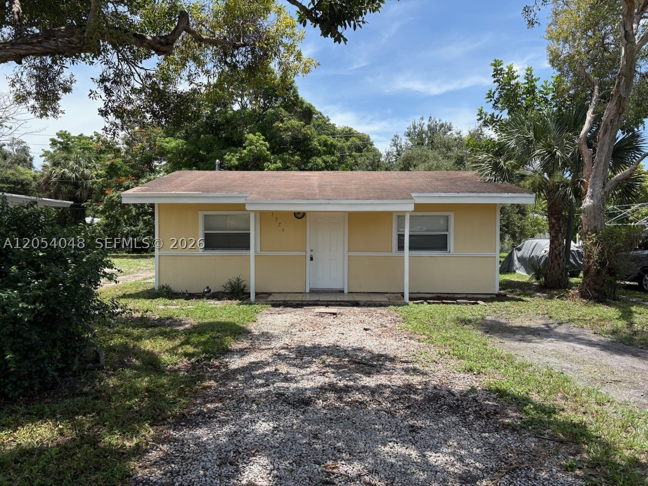 Great location with easy access to I-95! This spacious 2-bedroom, 1-bath home features a large private backyard with plenty of space and parking for your car or boat. Enjoy the convenience of a dedicated laundry room with a washer and dryer inside the unit. Small to medium-sized pets are welcome with a $250 non-refundable pet fee. no agressive breeds, No HOA and fast move-in! Move-in requirements include first month's rent, last month's rent, and one month security deposit. A $30 application and background check fee is required for each adult applicant. Don't miss this great opportunity—schedule your showing today!
