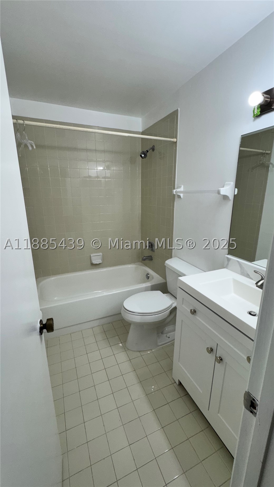 LAGO GRANDE CONDO SIX-B - Residential