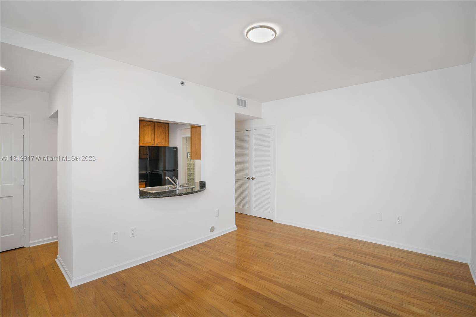 THE LINCOLN CONDO - Residential