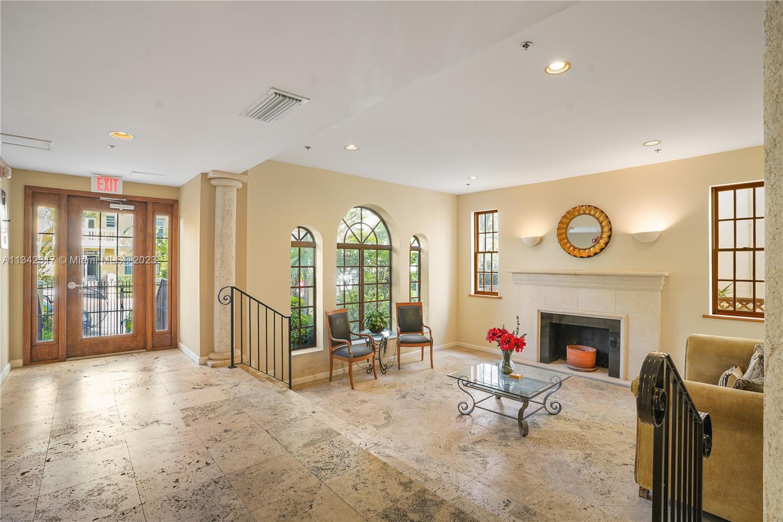 THE LINCOLN CONDO - Residential