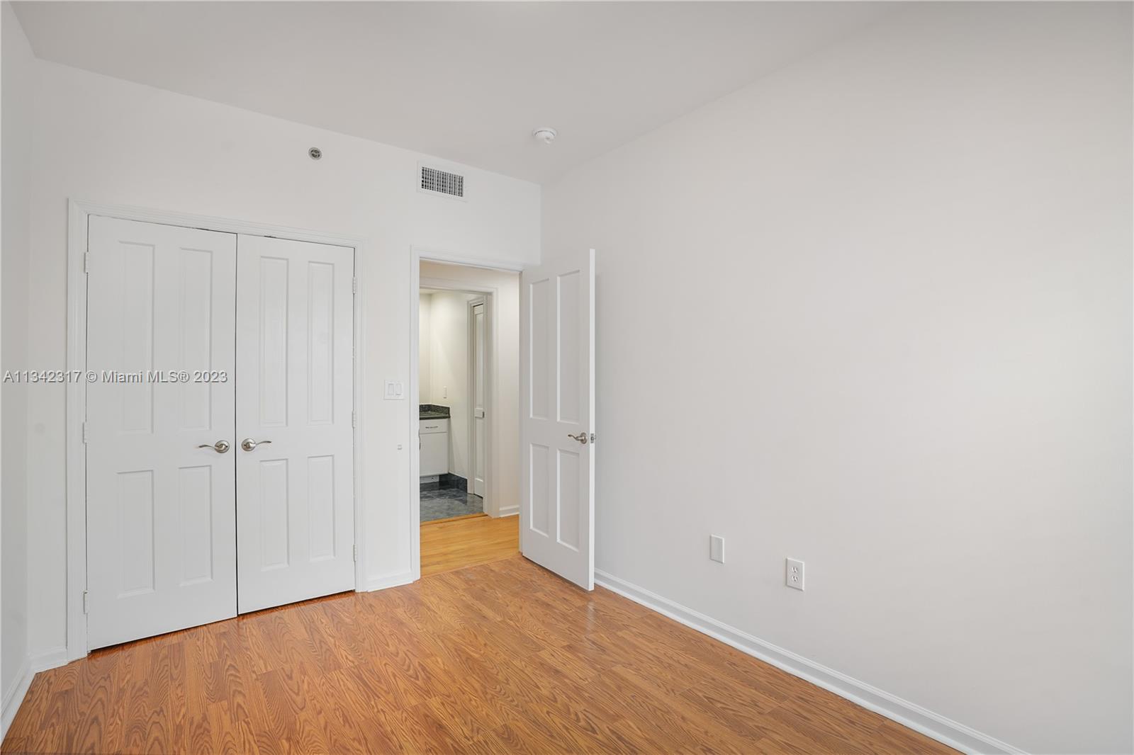 THE LINCOLN CONDO - Residential