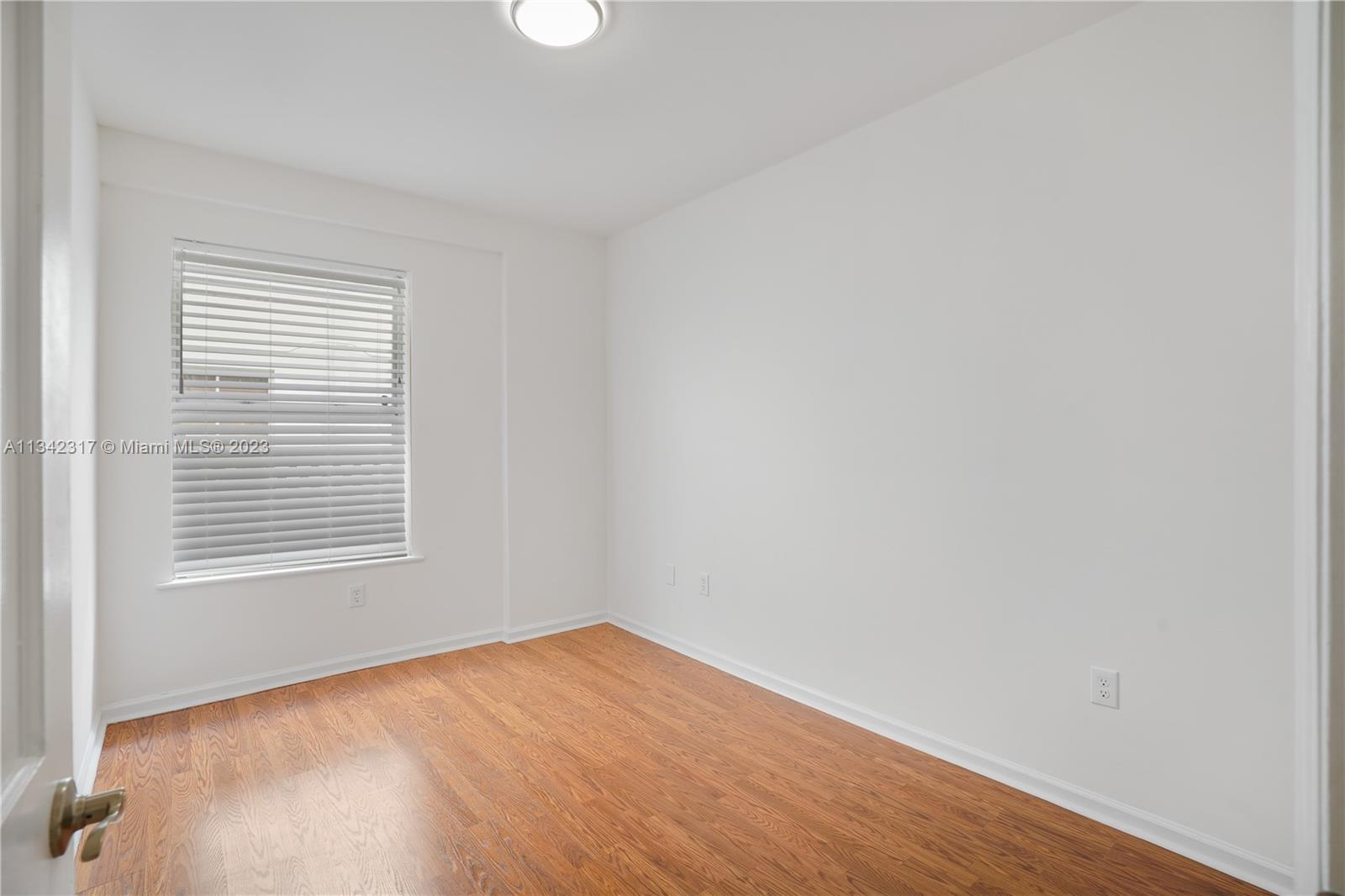 THE LINCOLN CONDO - Residential