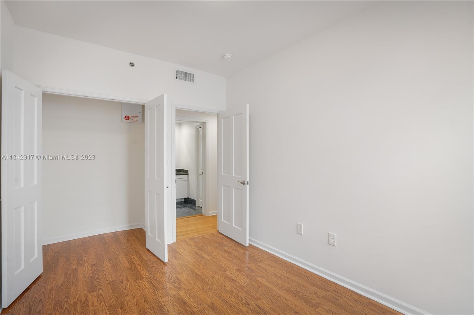 THE LINCOLN CONDO - Residential