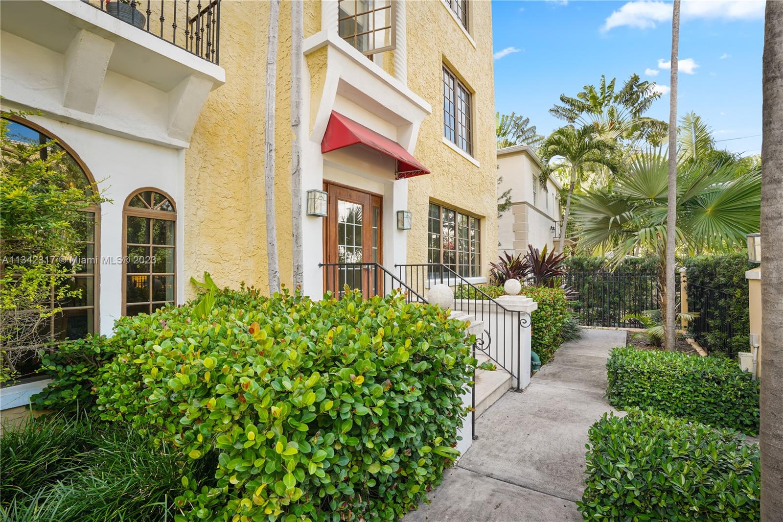 THE LINCOLN CONDO - Residential