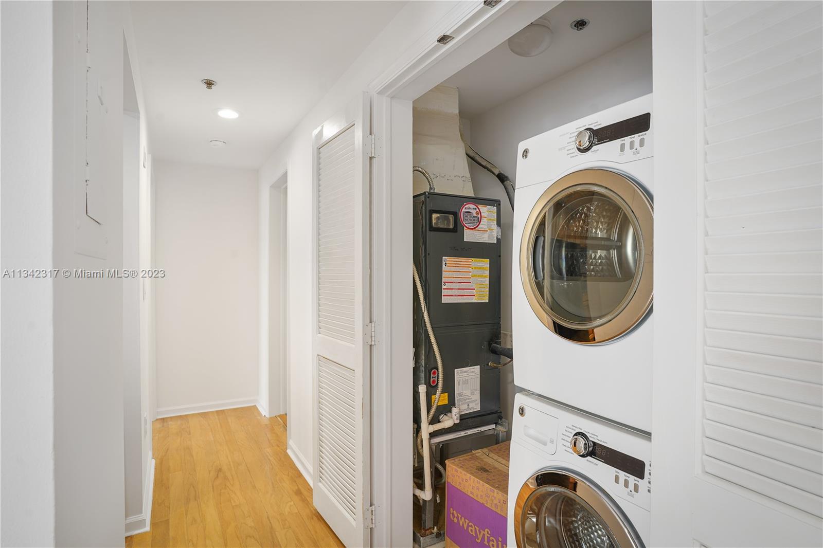 THE LINCOLN CONDO - Residential
