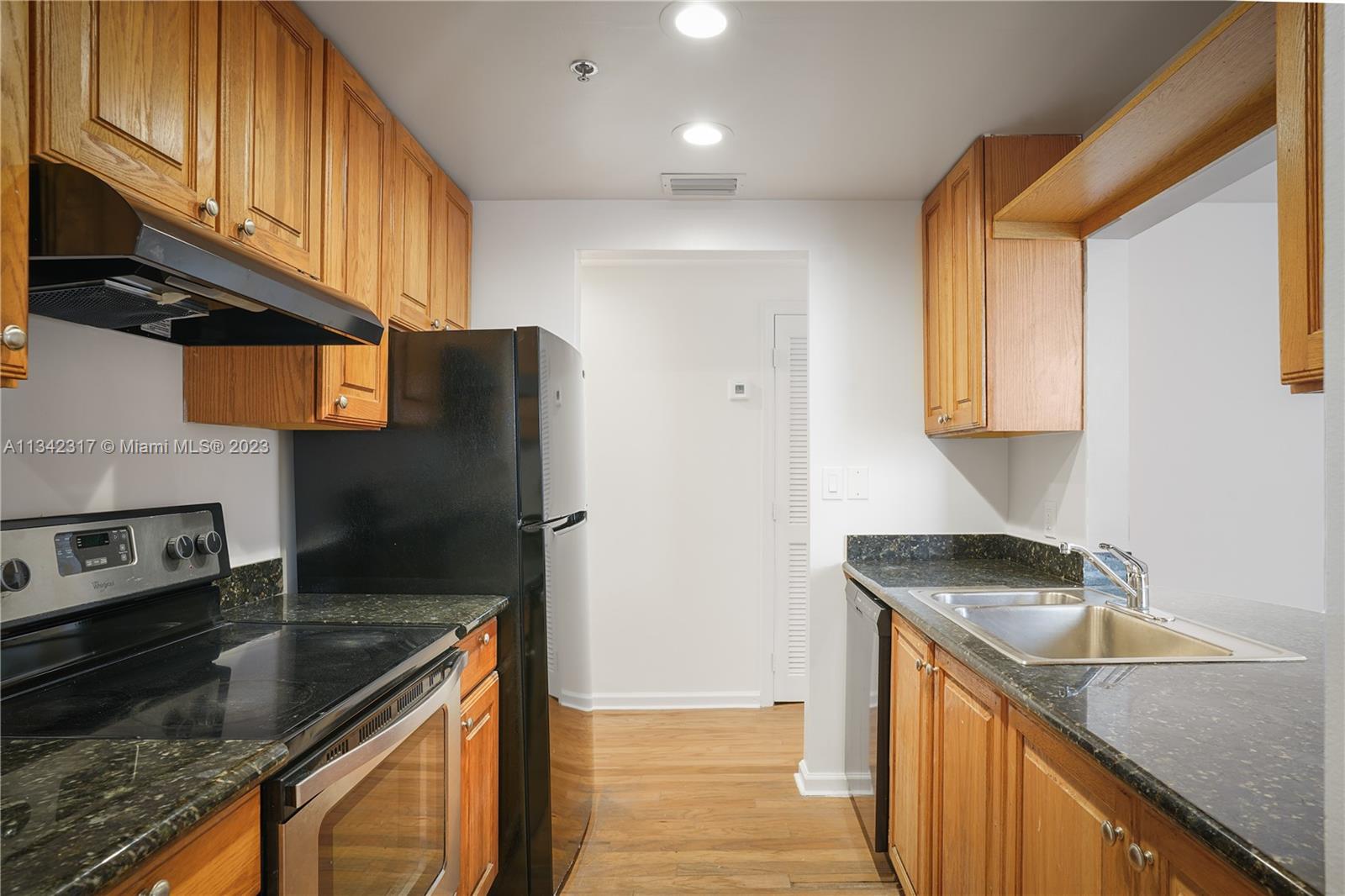THE LINCOLN CONDO - Residential
