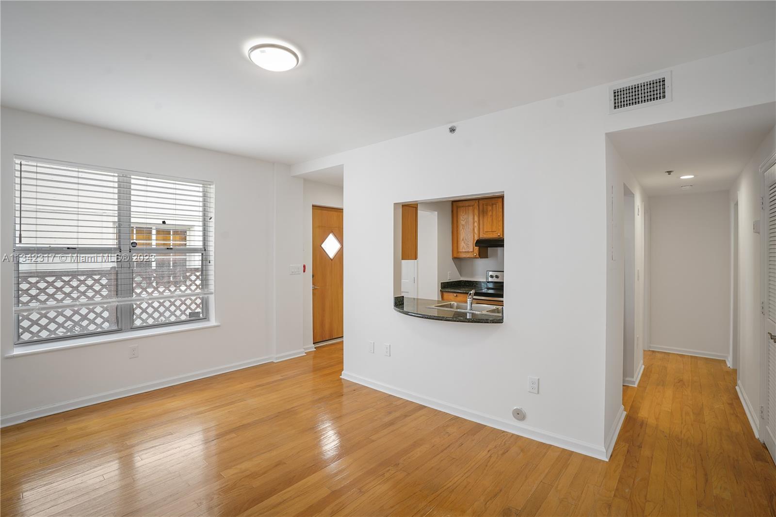 THE LINCOLN CONDO - Residential