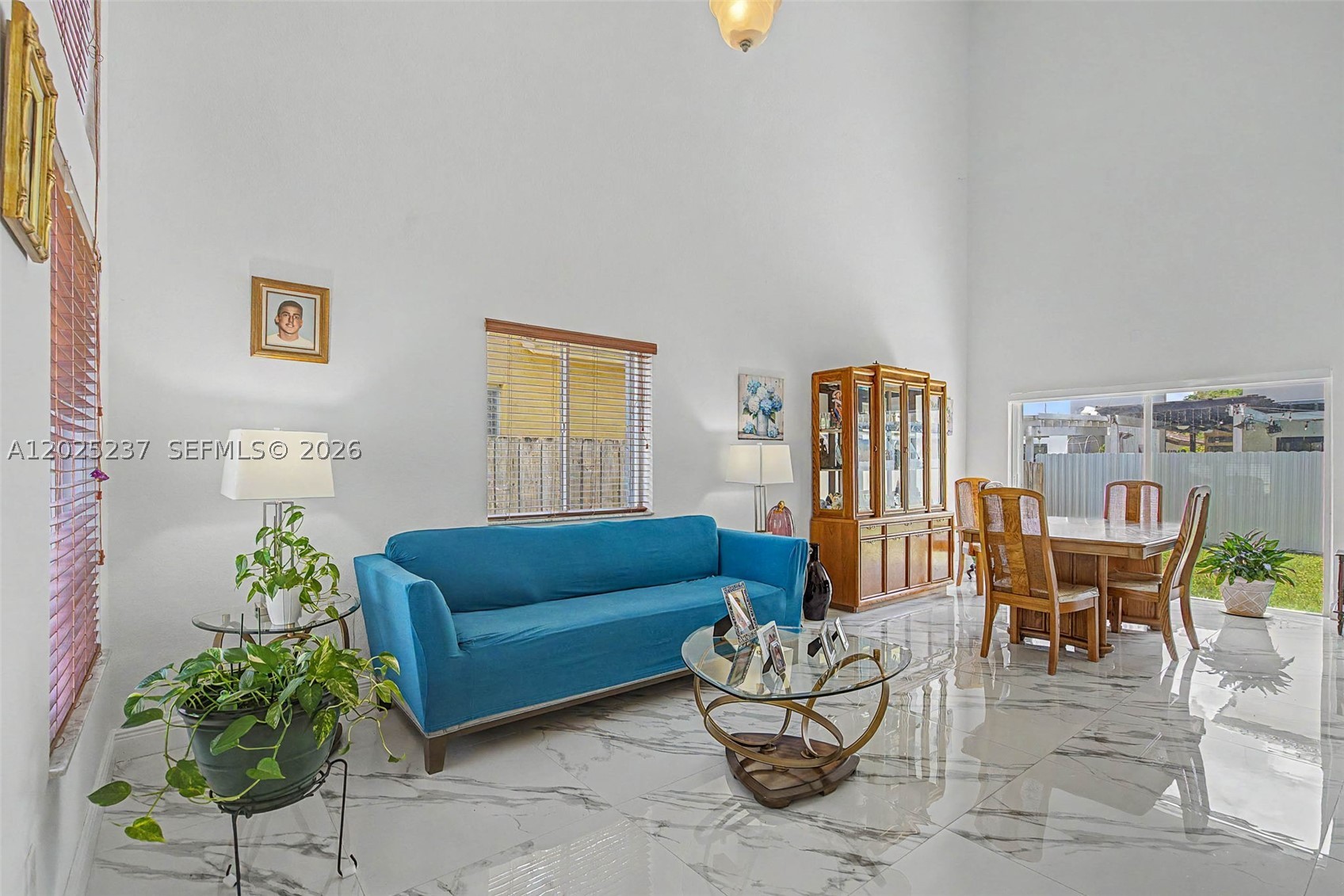 SANTA MONICA ESTATES - Residential