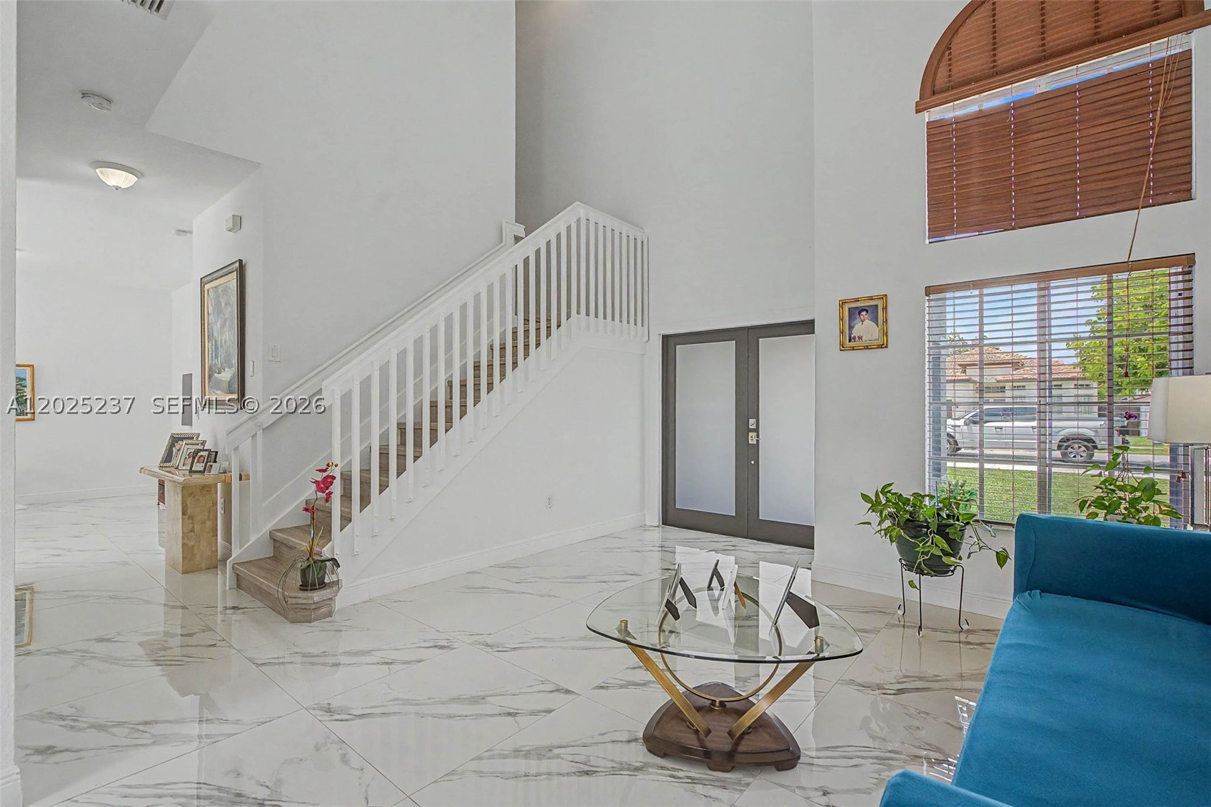 SANTA MONICA ESTATES - Residential