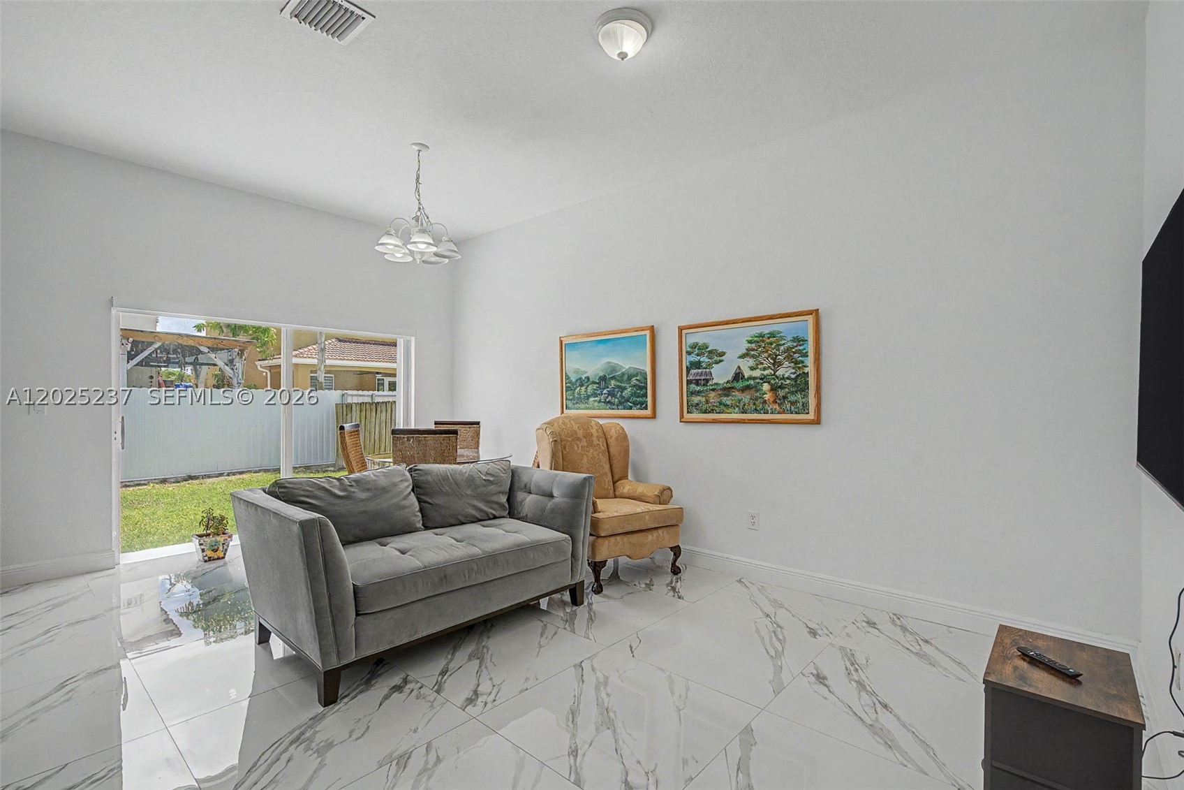 SANTA MONICA ESTATES - Residential