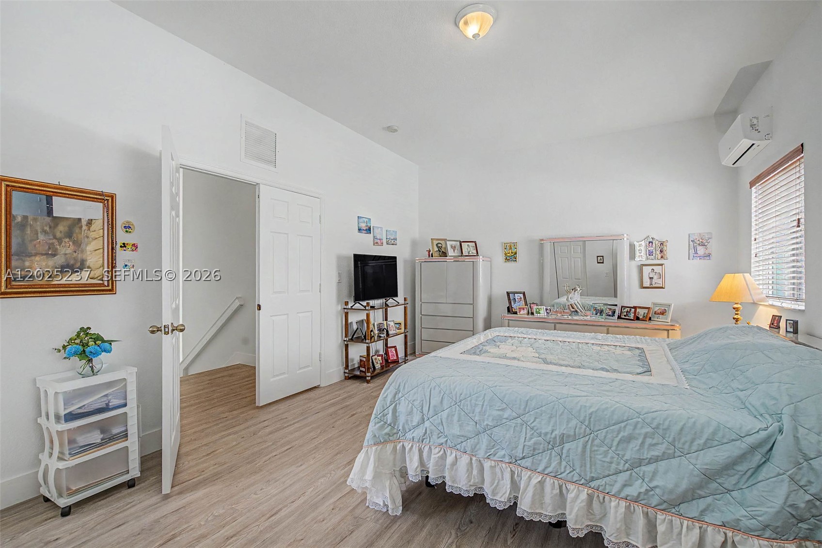 SANTA MONICA ESTATES - Residential