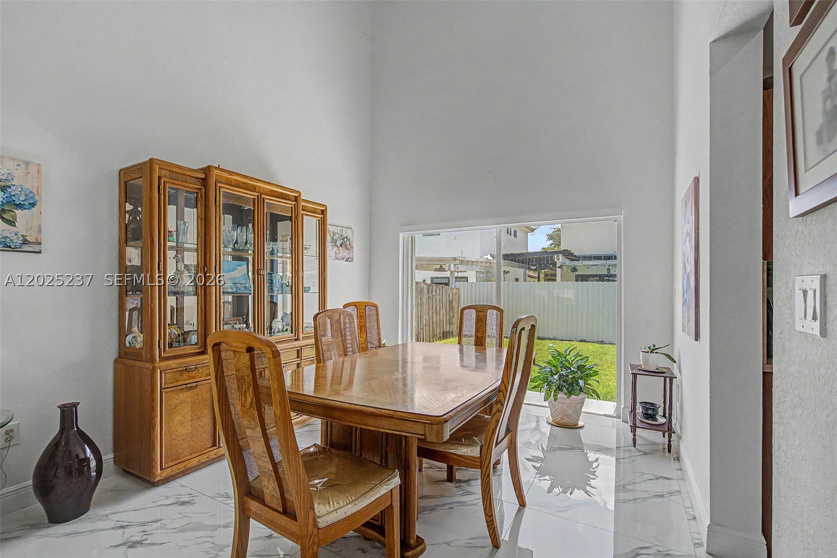 SANTA MONICA ESTATES - Residential