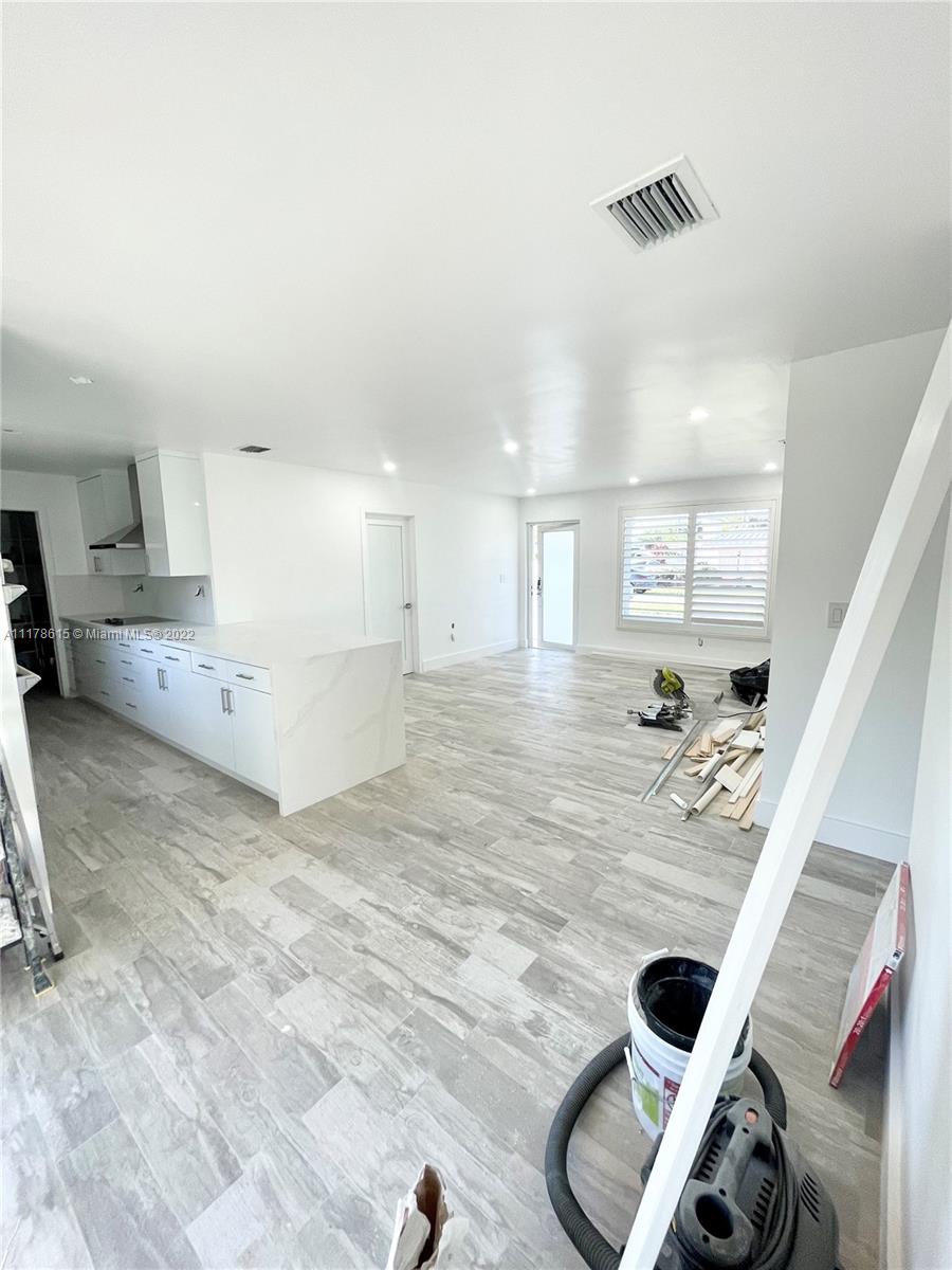 HEFTLER HOMES SUNSET PARK - Residential Lease