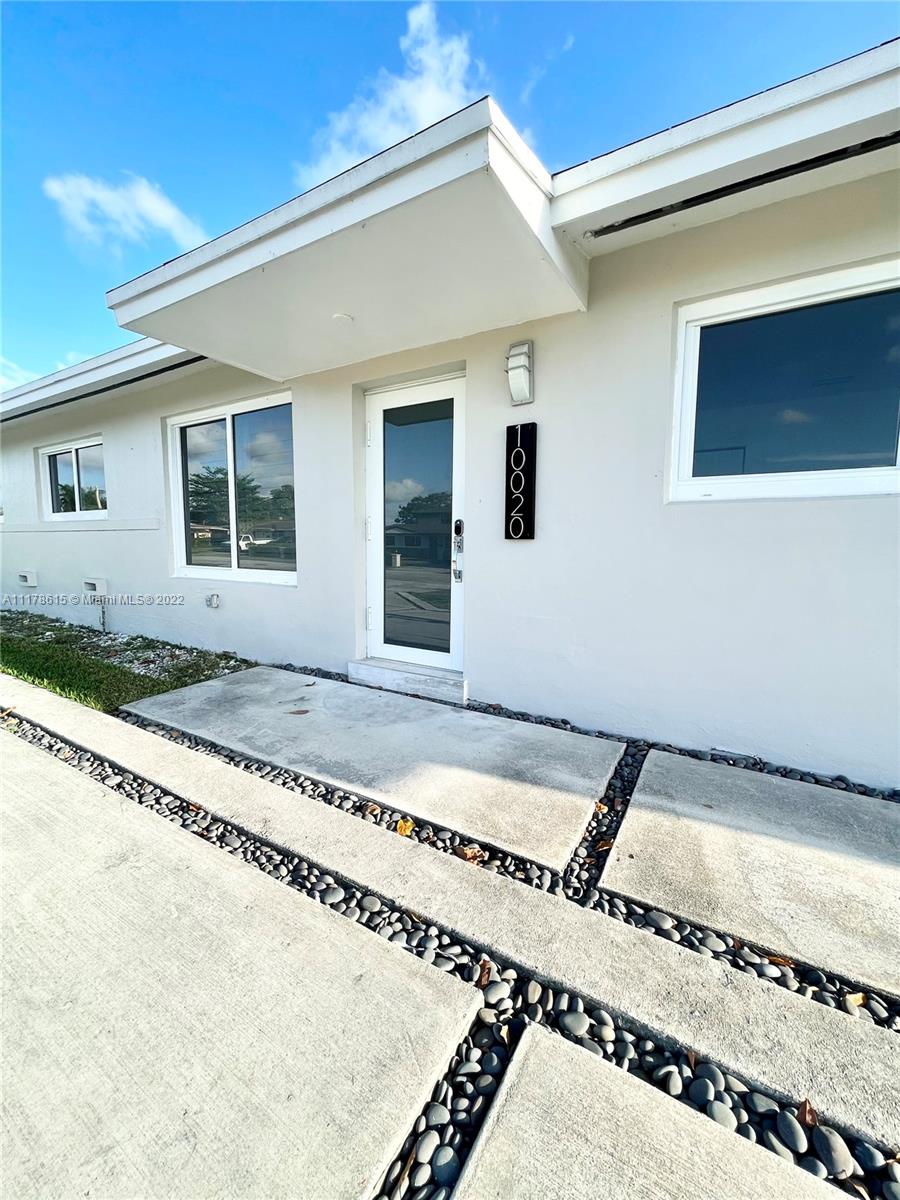 THE PROPERTY HAS BEEN FULLY RENOVATED OVER THE COURSE OF THE LAST 2 MONTHS AND IS NOW READY TO GO! FAST APPROVAL, GREAT LOCATION, AND 2 MASTER SUITES!

EASY TO SHOW
