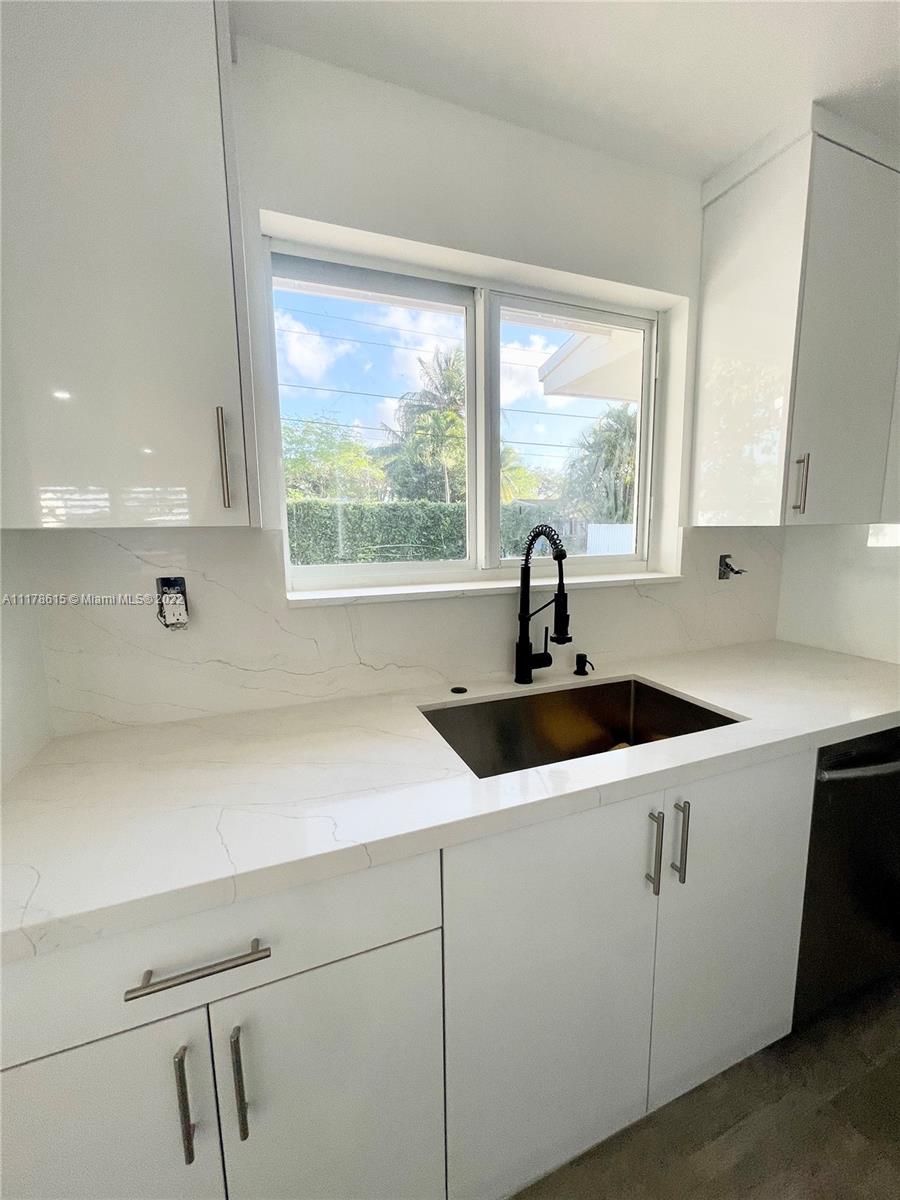 HEFTLER HOMES SUNSET PARK - Residential Lease