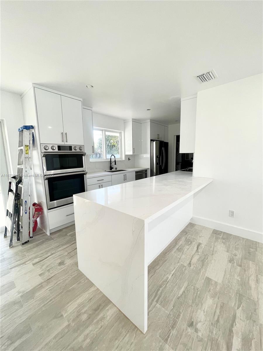 HEFTLER HOMES SUNSET PARK - Residential Lease