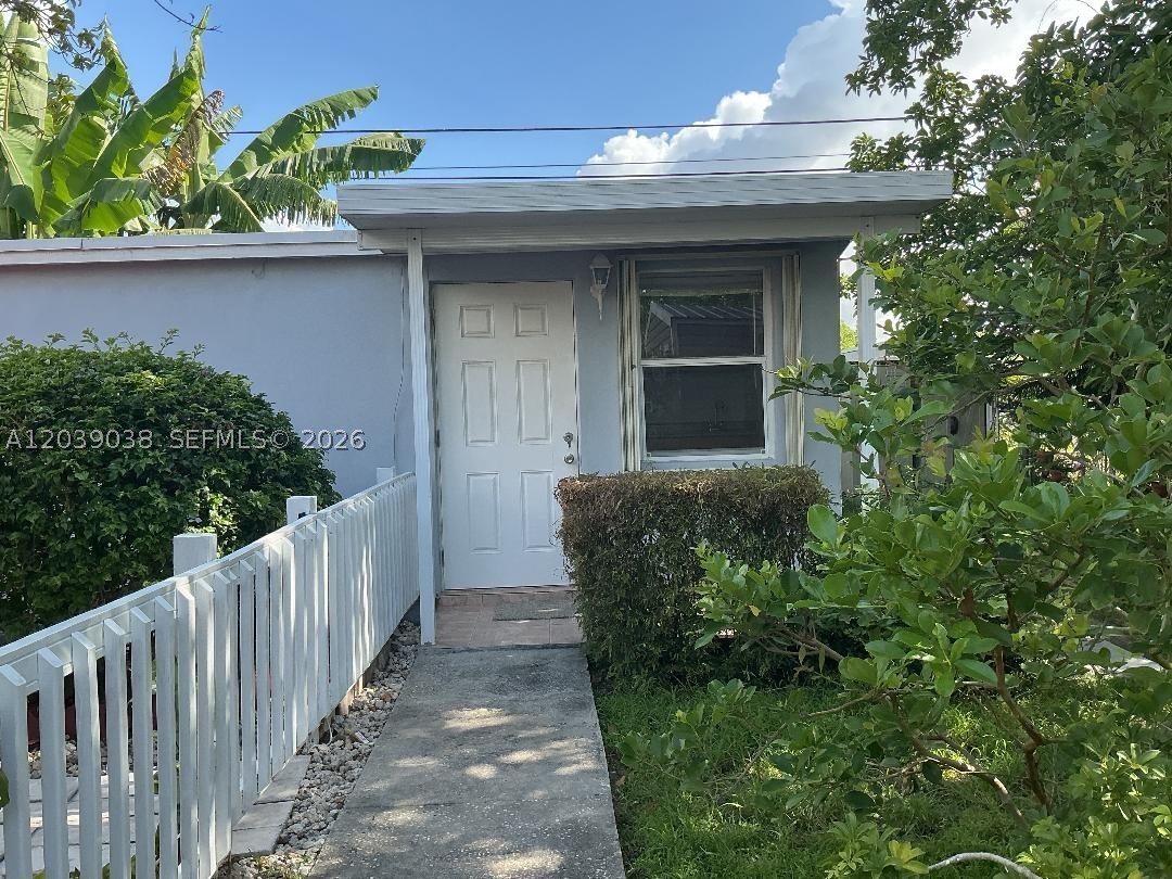TROPICAL ESTATES - Residential Lease