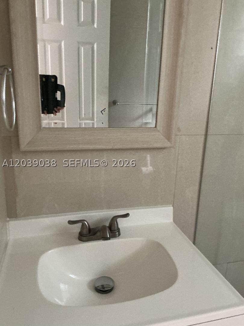 TROPICAL ESTATES - Residential Lease