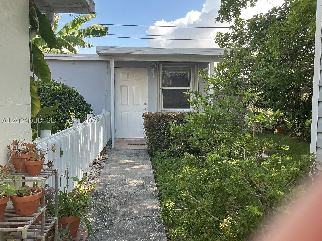 TROPICAL ESTATES - Residential Lease