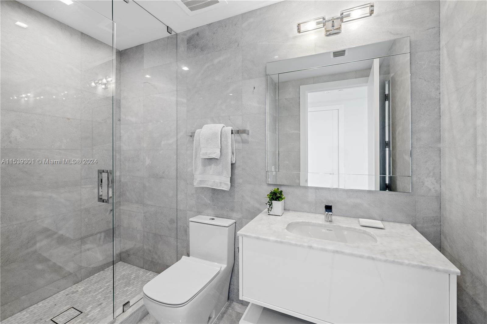 NORTH BISCAYNE BEACH AMEN - Residential