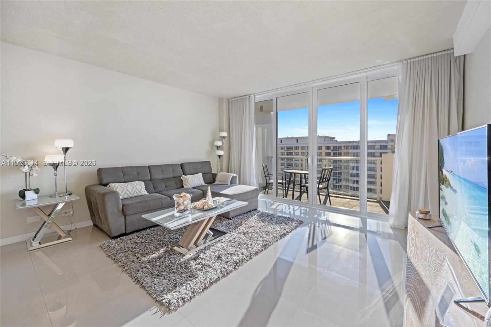 Beautiful updated 1-bedroom, 1.5 bathroom apartment located in a direct oceanfront building with private beach access with complimentary beach chairs.Modern finishes in the Kitchen and bathroom. Gym BBQ area.1 Valet parking spot included. Secure building 24 Hrs Located in a prime Location near shops and restorants, good for your next residences or vacation home or income opportunity short-term rentals ok.