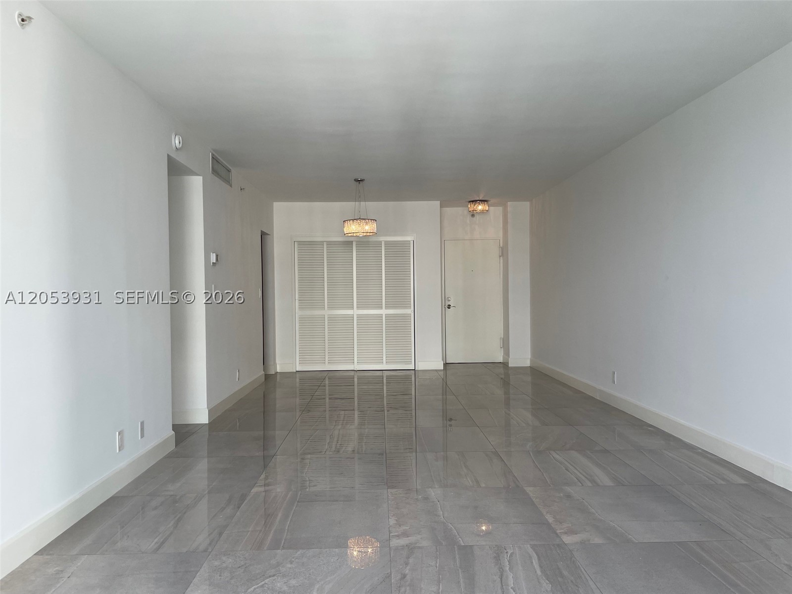 RESIDENCES ON HOLLYWOOD B - Residential Lease