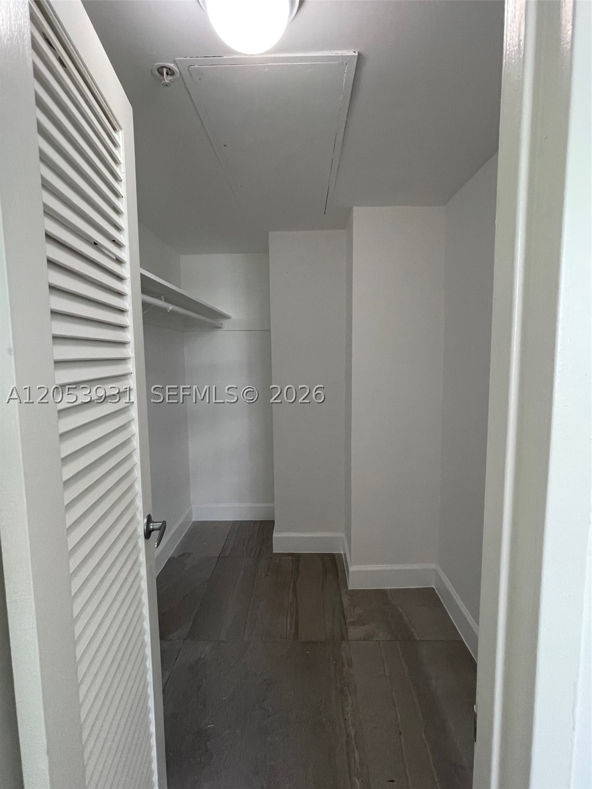 RESIDENCES ON HOLLYWOOD B - Residential Lease