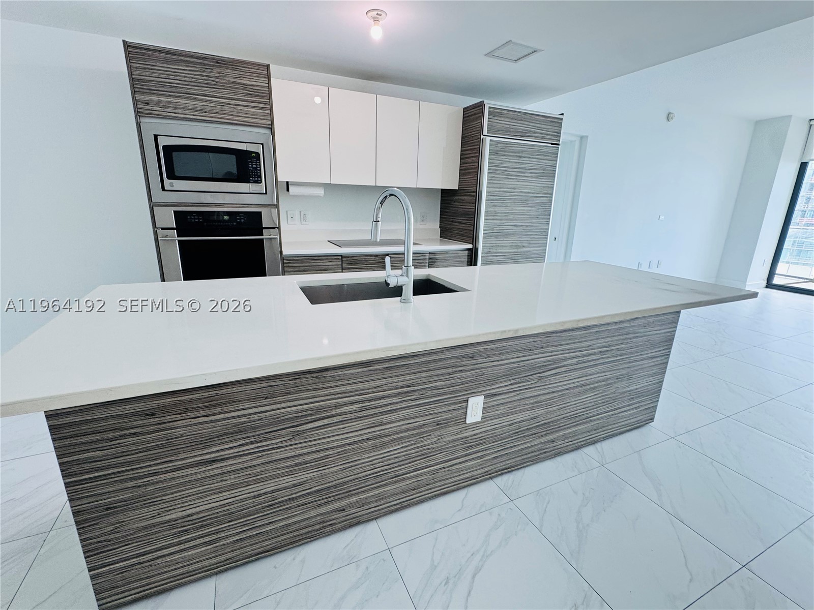 ICON BAY CONDO - Residential