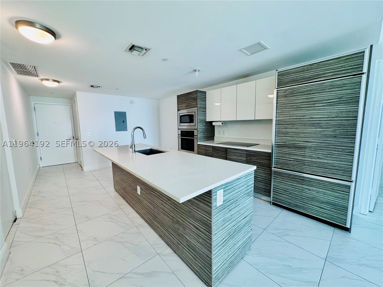 ICON BAY CONDO - Residential