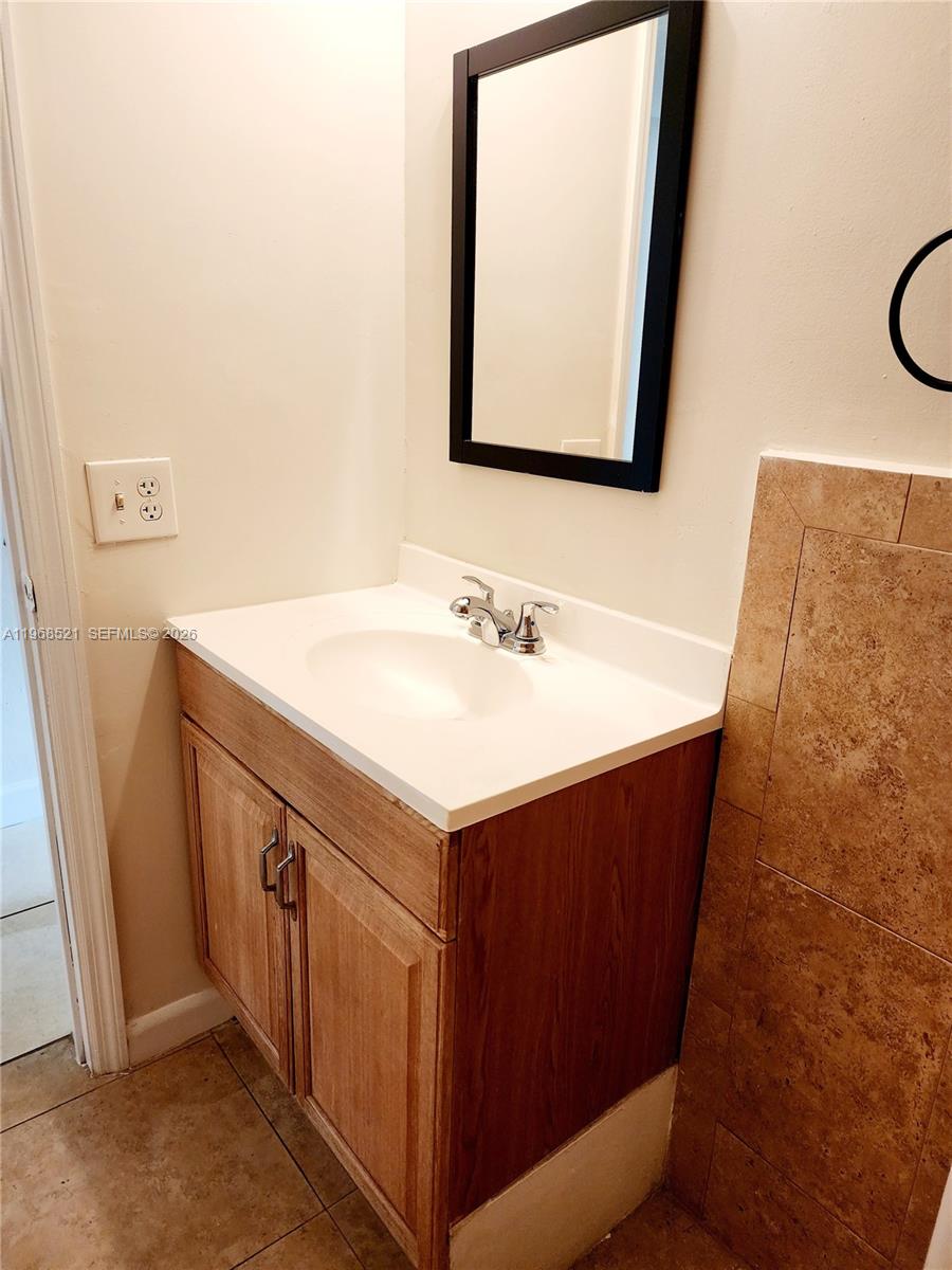 VILLAGE AT DADELAND CONDO - Residential Lease