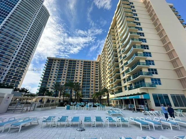 WAVE CONDO - Residential