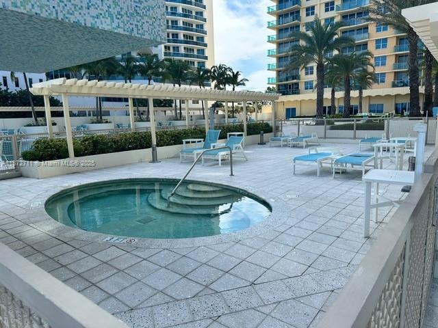 WAVE CONDO - Residential