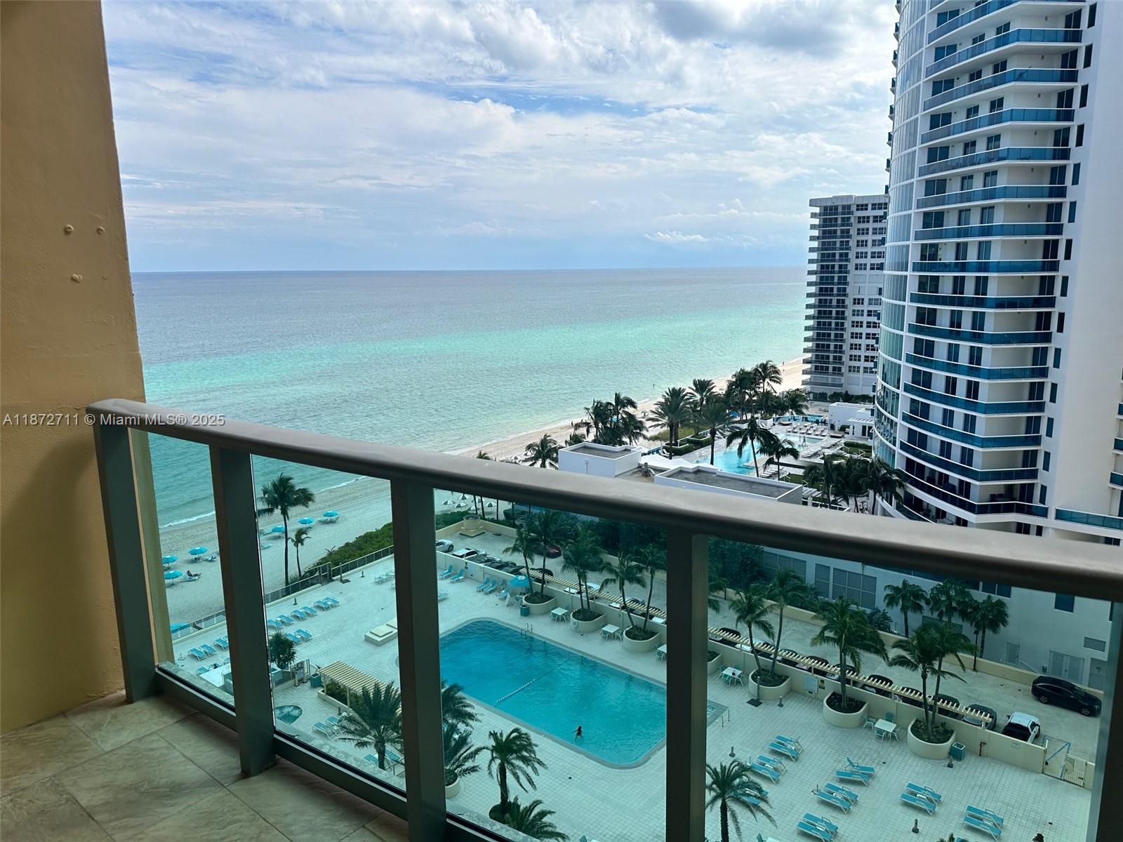 WAVE CONDO - Residential