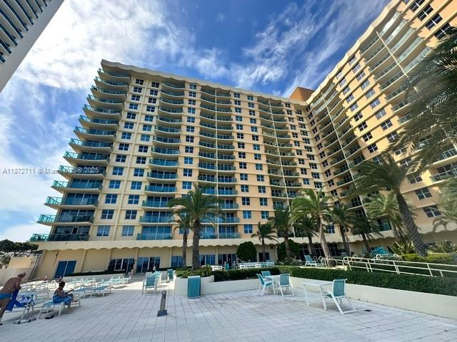 WAVE CONDO - Residential