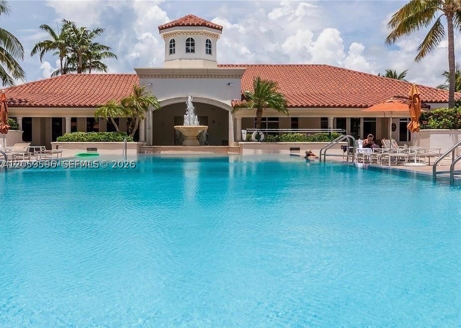 TURNBERRY VILLAGE SO TOWE - Residential