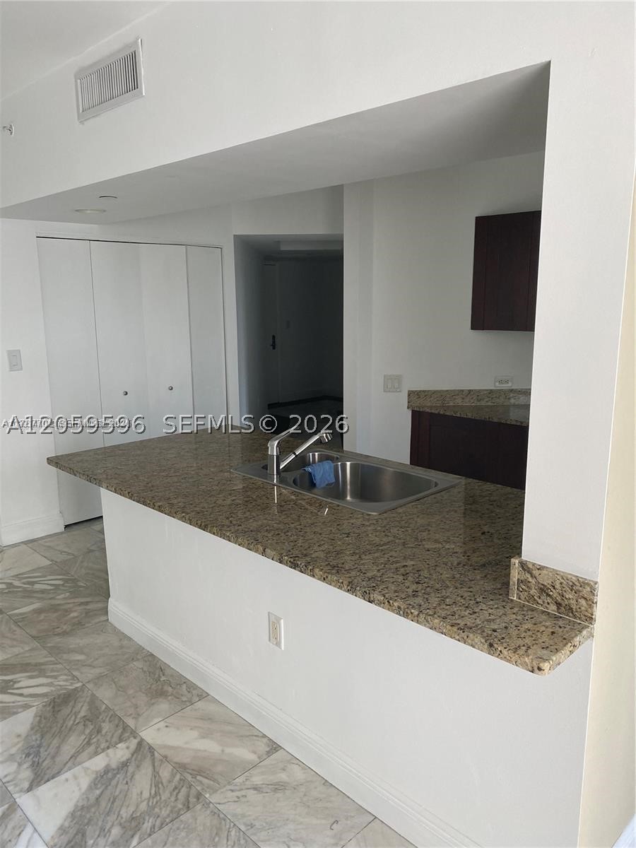 TURNBERRY VILLAGE SO TOWE - Residential