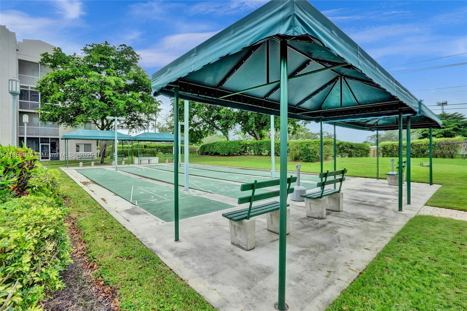 SOUTHAMPTON CONDOMINIUM G - Residential