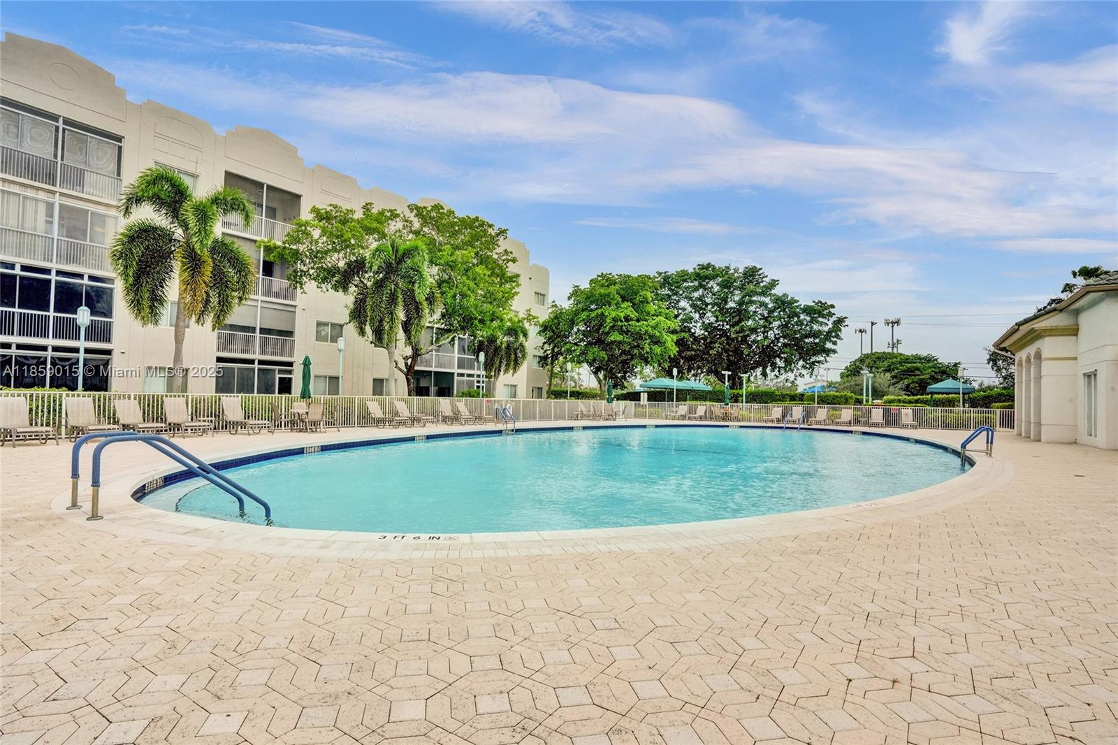 SOUTHAMPTON CONDOMINIUM G - Residential