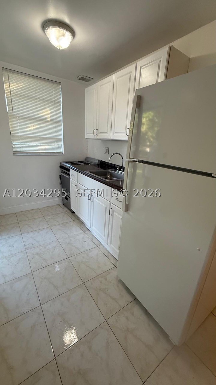 HOLLYWOOD PARK - Residential Lease