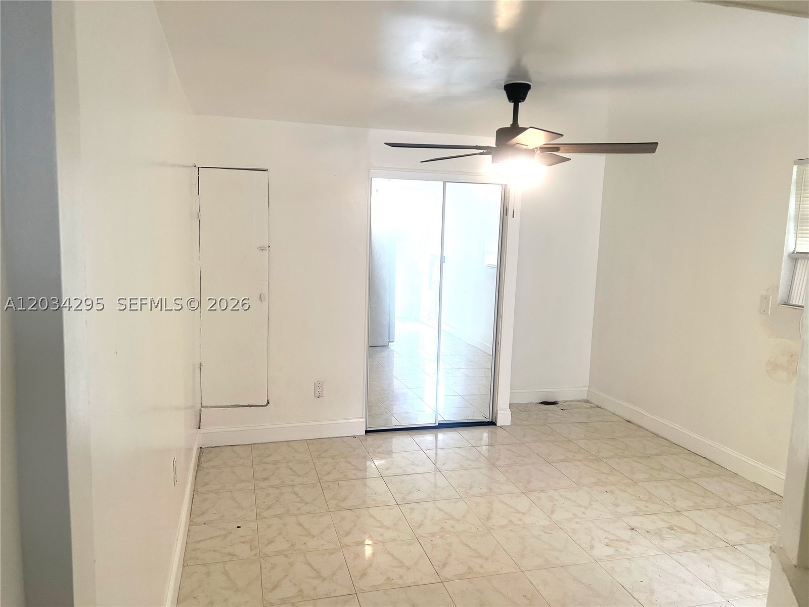 HOLLYWOOD PARK - Residential Lease
