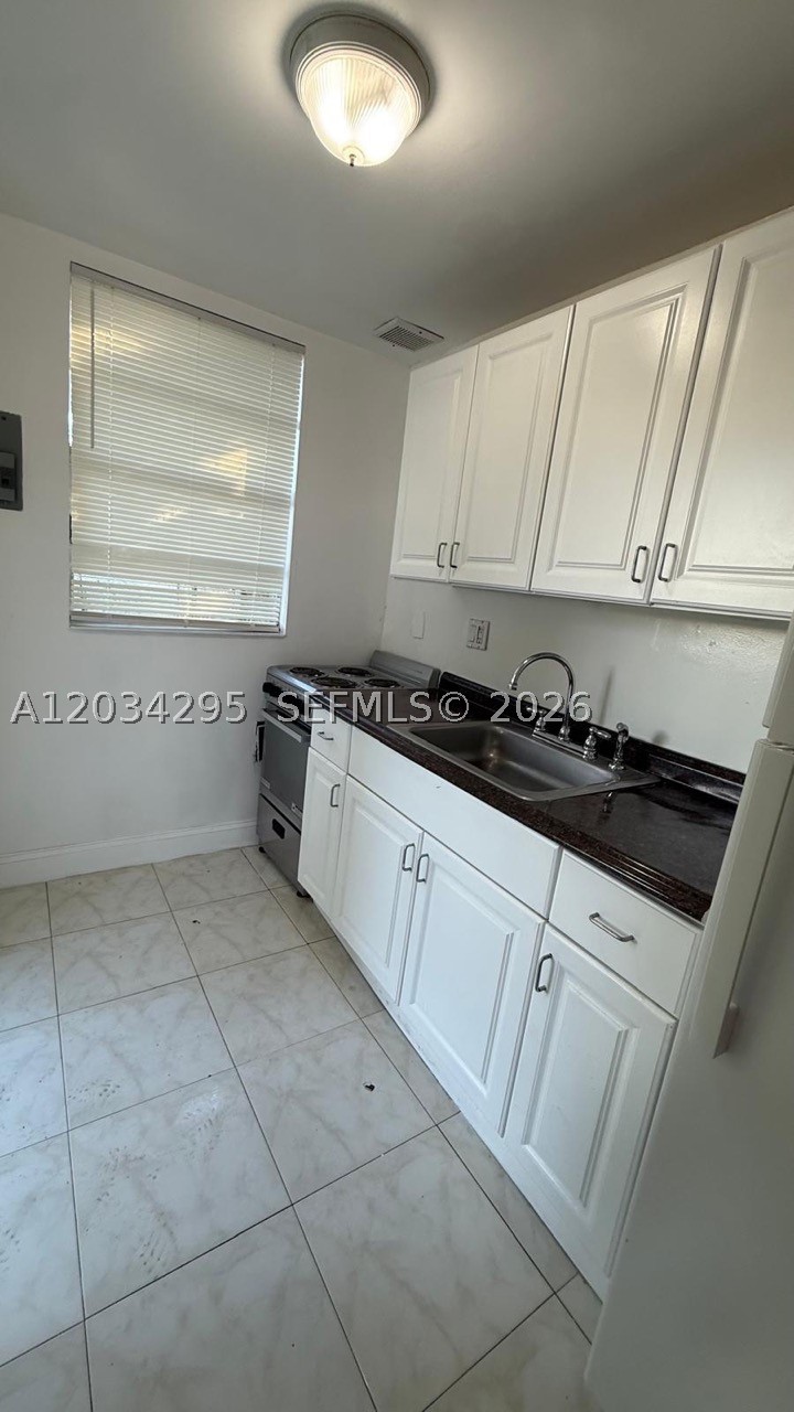 HOLLYWOOD PARK - Residential Lease