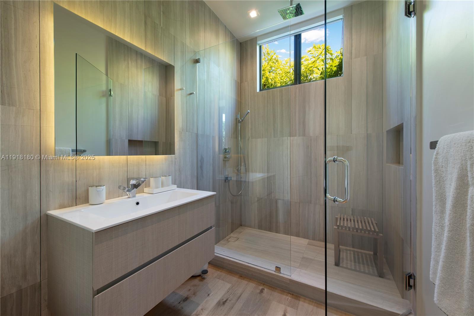 BISCAYNE POINT - Residential Lease