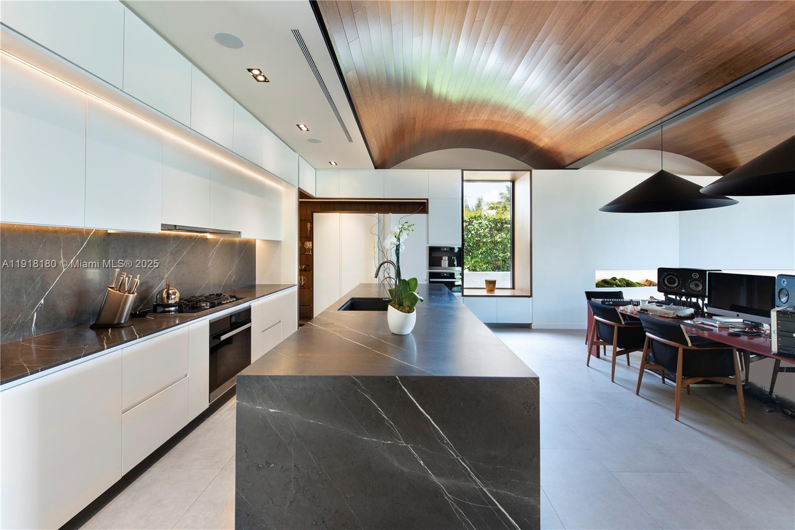 BISCAYNE POINT - Residential Lease