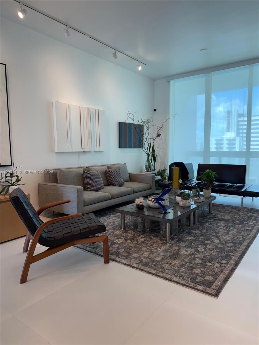 ELOQUENCE ON THE BAY COND - Residential