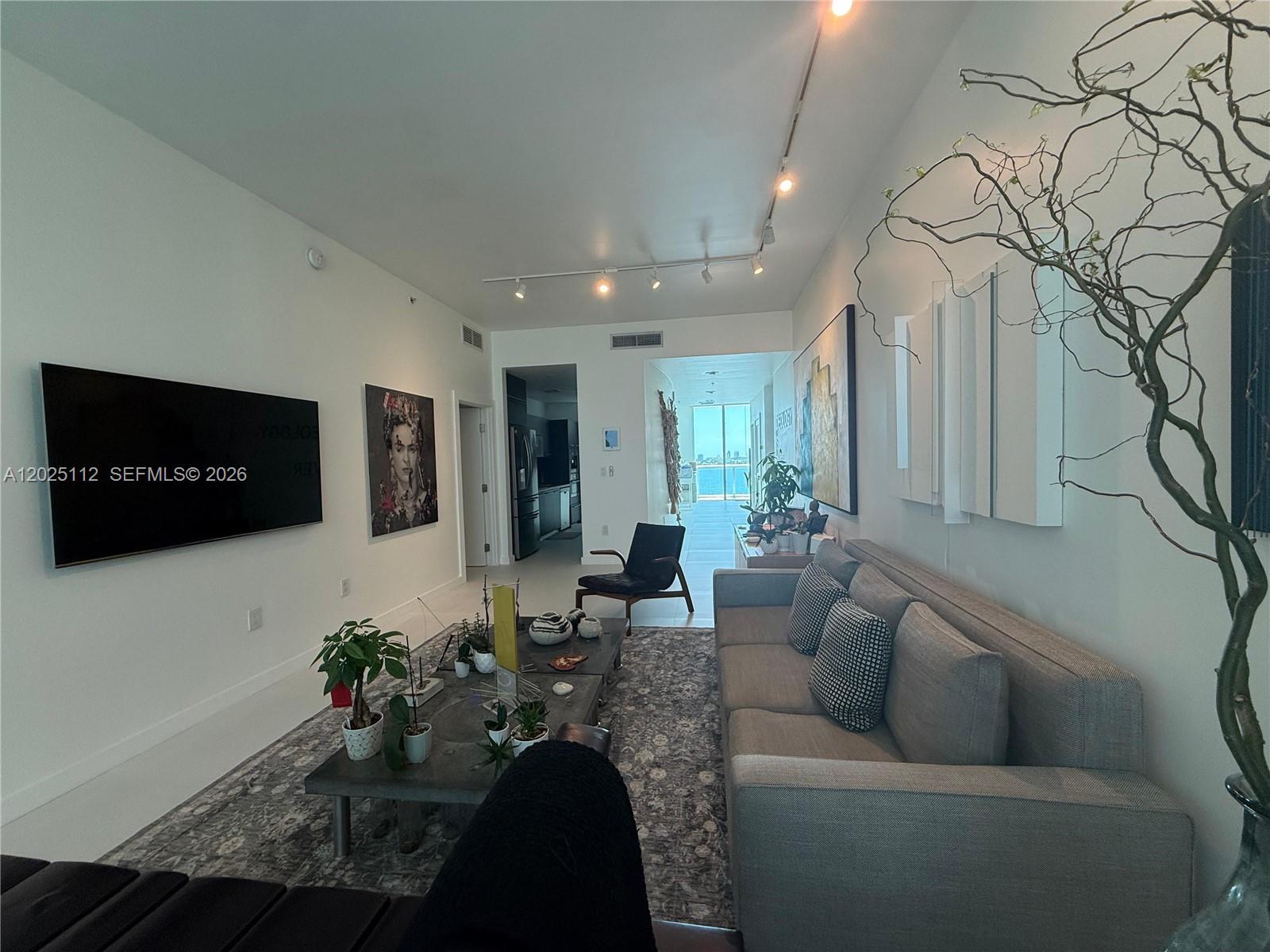 ELOQUENCE ON THE BAY COND - Residential