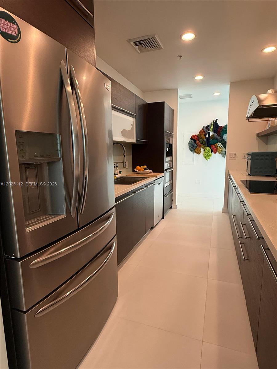 ELOQUENCE ON THE BAY COND - Residential