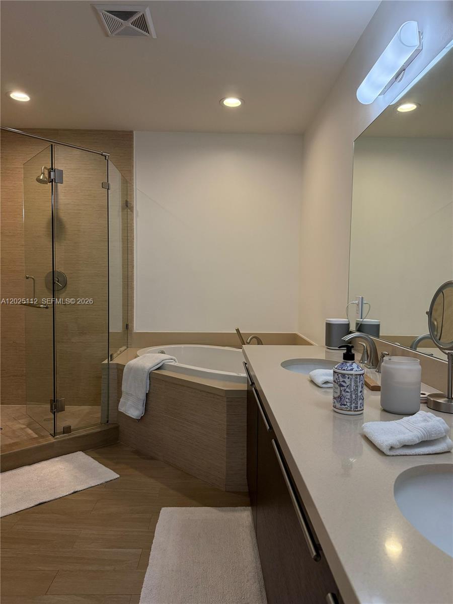 ELOQUENCE ON THE BAY COND - Residential