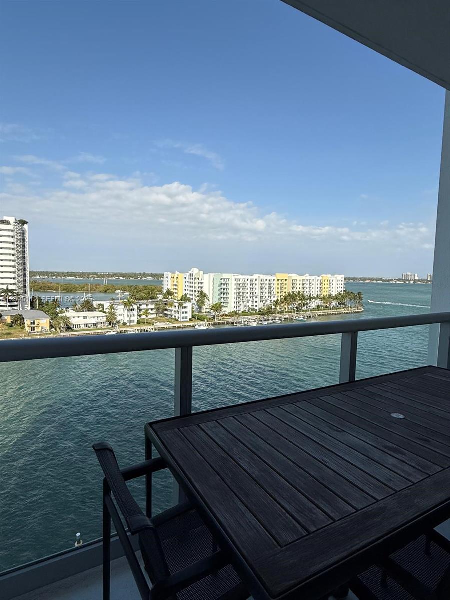 ELOQUENCE ON THE BAY COND - Residential