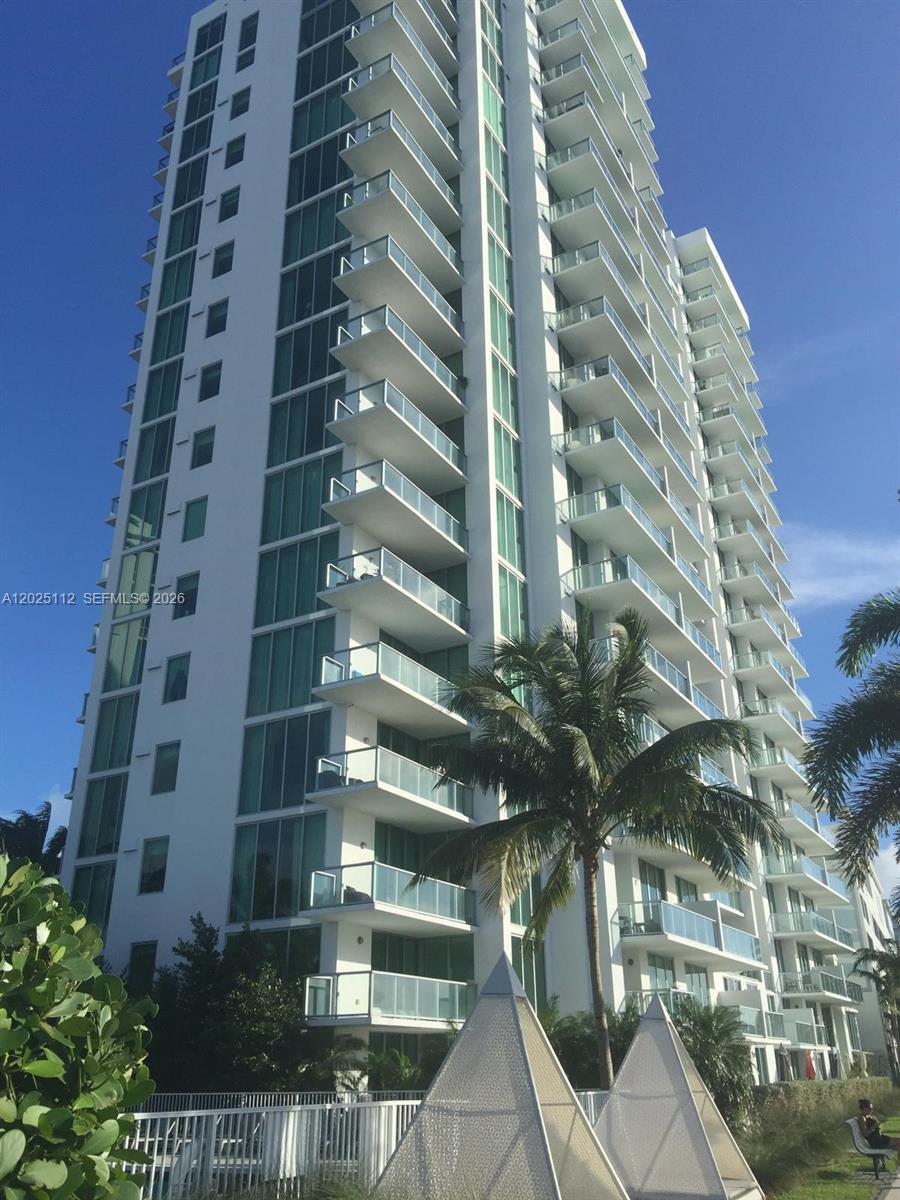ELOQUENCE ON THE BAY COND - Residential
